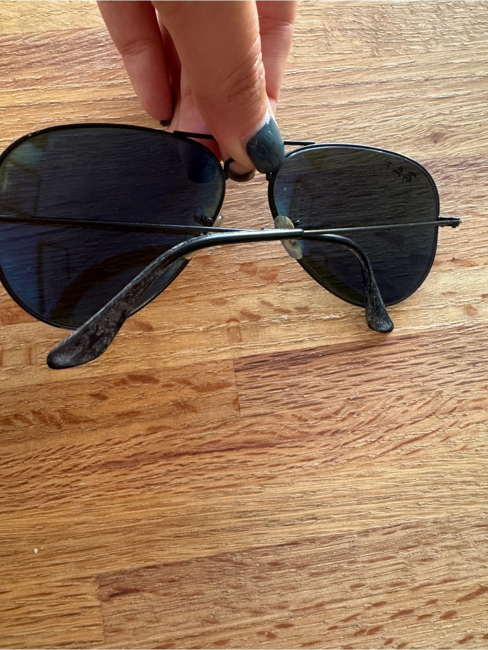 Aviator-Style Sunglasses in Black Polarized lenses and Black Frame - Picture 3 of 3
